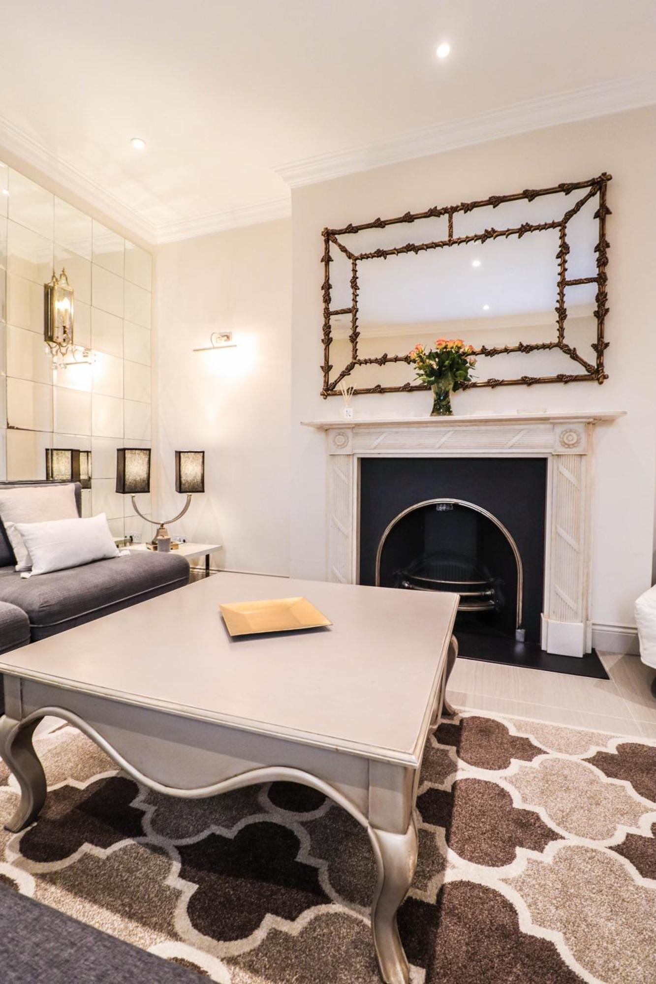 Elegant One-bedroom! Kensington Flat With Patio Apartment