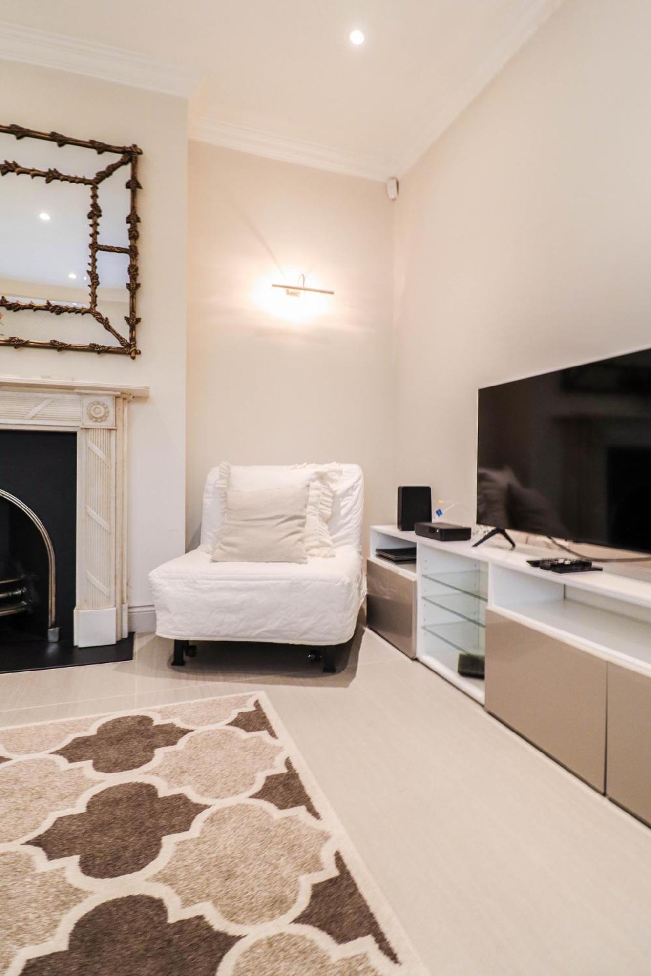 Apartment Elegant One-bedroom! Kensington Flat With Patio