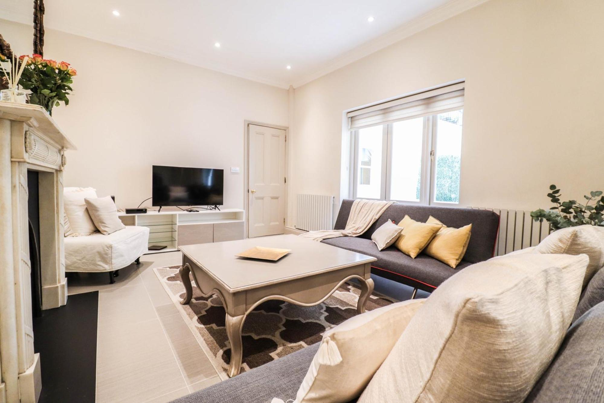 Elegant One-bedroom! Kensington Flat With Patio London