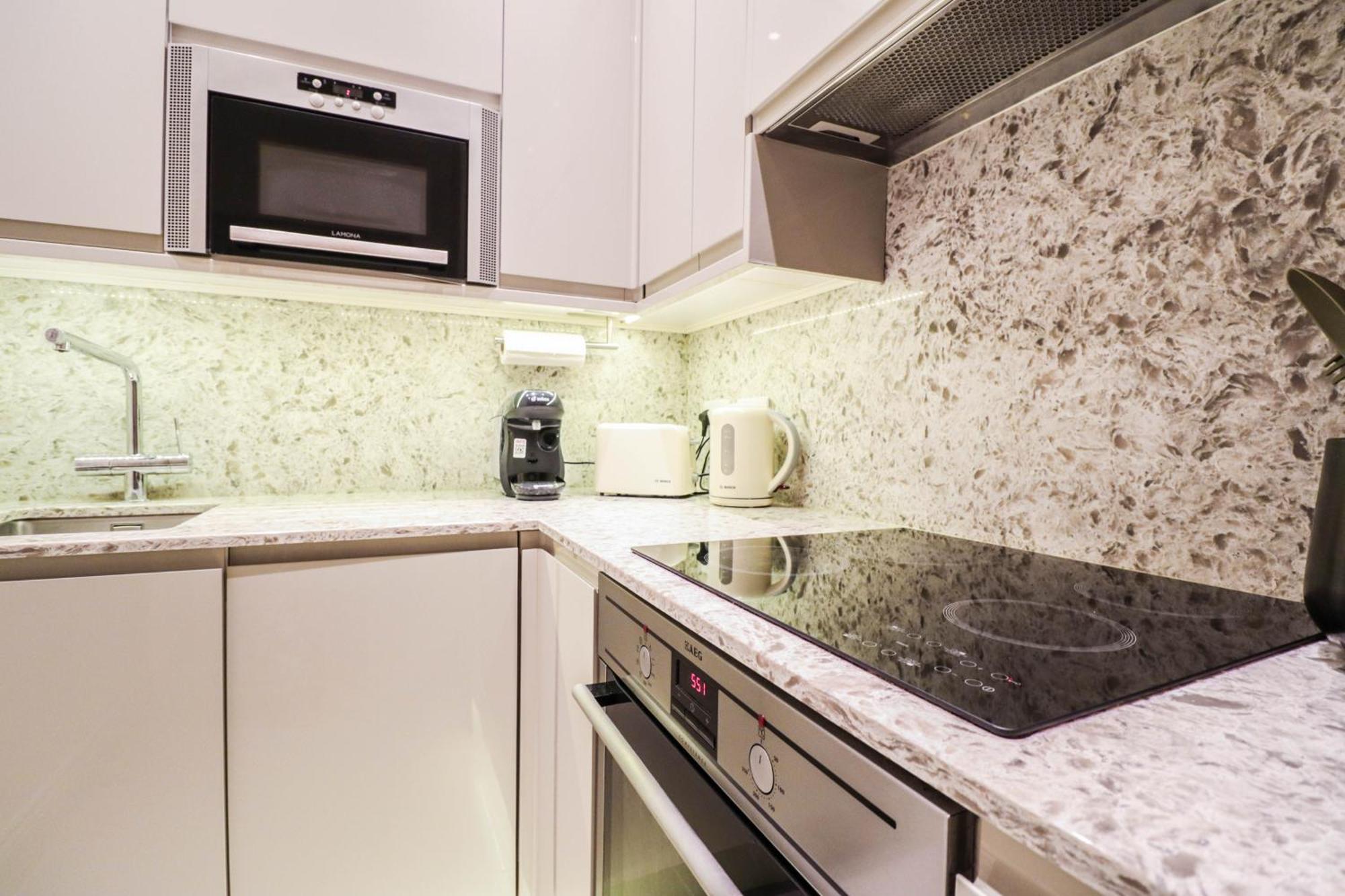 Elegant One-bedroom! Kensington Flat With Patio Apartment *