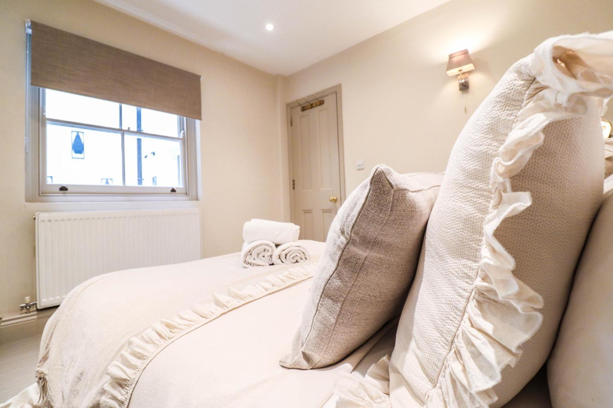 Elegant One-bedroom! Kensington Flat With Patio Apartment
